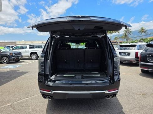 Used 2025 Chevrolet Tahoe High Country AWD/4WD image 13