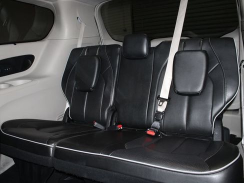 Used 2022 Chrysler Pacifica Limited FWD image 26