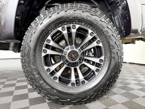 Used 2019 RAM 1500 Laramie w/ Sport Appearance Package AWD/4WD image 30