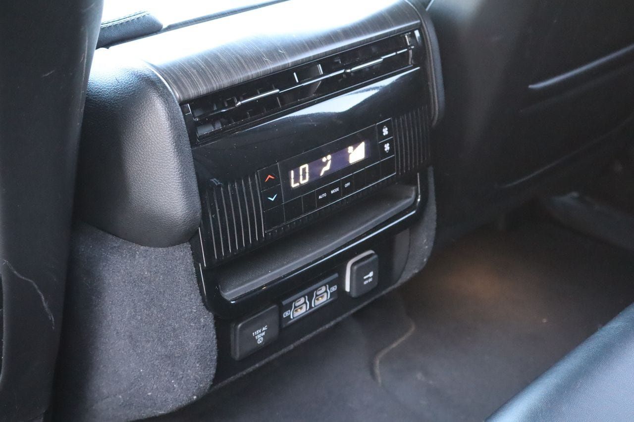 Used 2024 Jeep Wagoneer L Series II w/ Flexible Seating Group AWD/4WD image 20