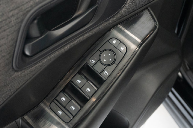 Used 2023 Nissan Rogue S AWD/4WD image 8