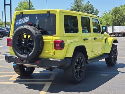 Used 2024 Jeep Wrangler Unlimited Sahara AWD/4WD image 3
