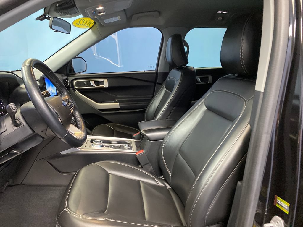 Used 2022 Ford Explorer XLT w/ Equipment Group 202A AWD/4WD image 9