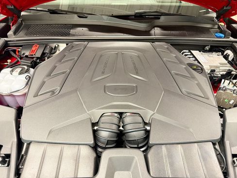 Certified 2025 Porsche Cayenne GTS AWD/4WD image 31