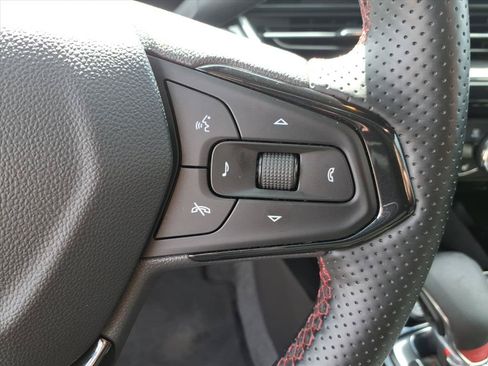Used 2024 Chevrolet Trax RS w/ Sunroof Package FWD image 24
