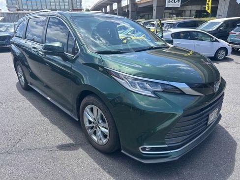 Used 2023 Toyota Sienna Limited AWD/4WD image 18