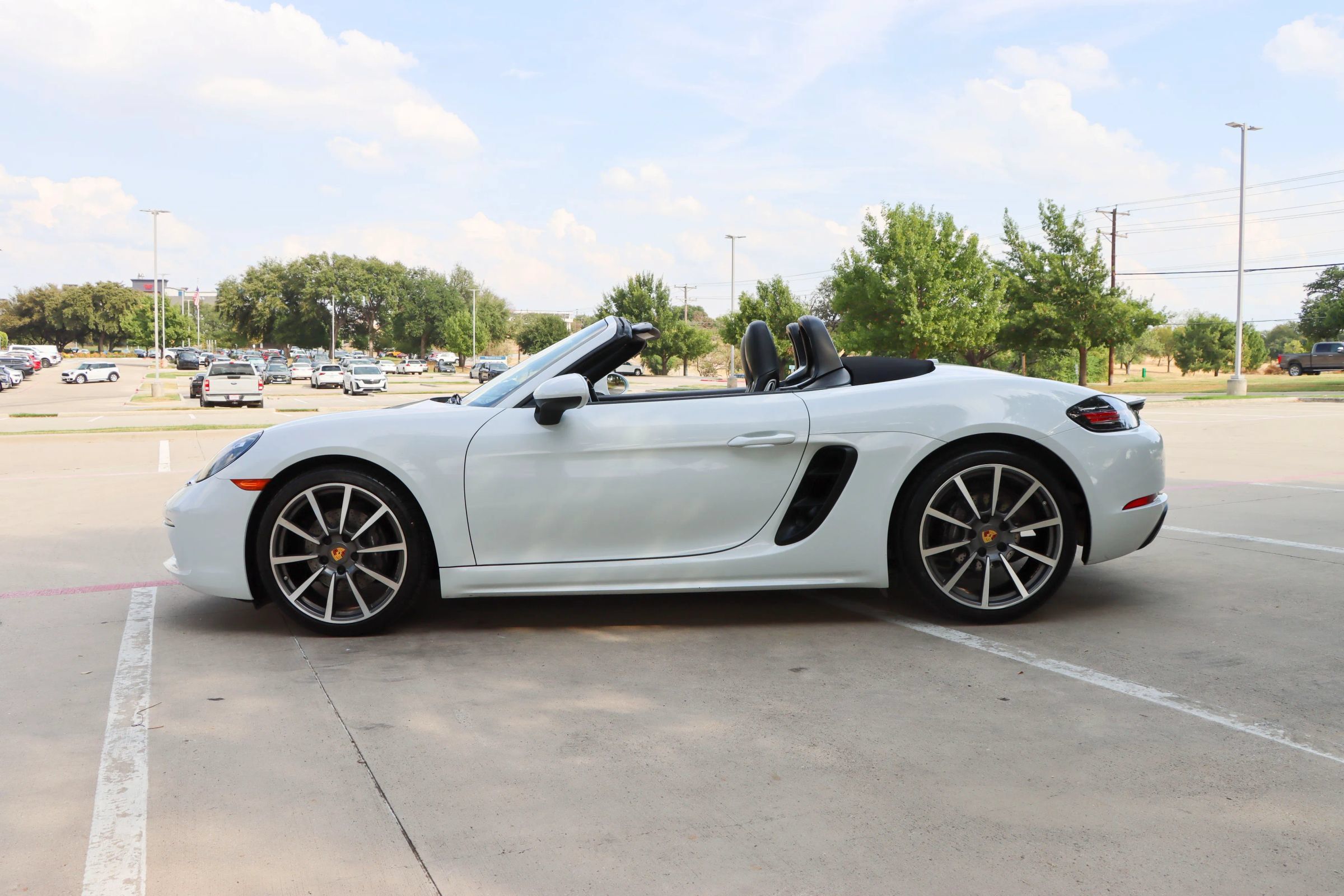 Used 2019 Porsche 718 Boxster RWD image 4