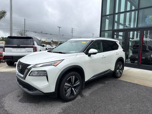 Used 2021 Nissan Rogue SL image 1