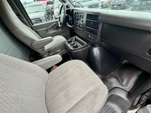 Used 2017 Chevrolet Express 2500 image 25