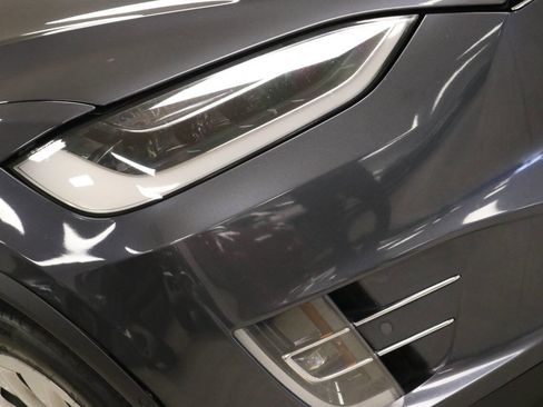 Used 2018 Tesla Model X 75D image 97