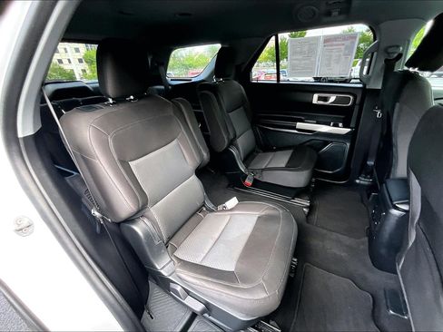 Used 2023 Ford Explorer XLT AWD/4WD image 24