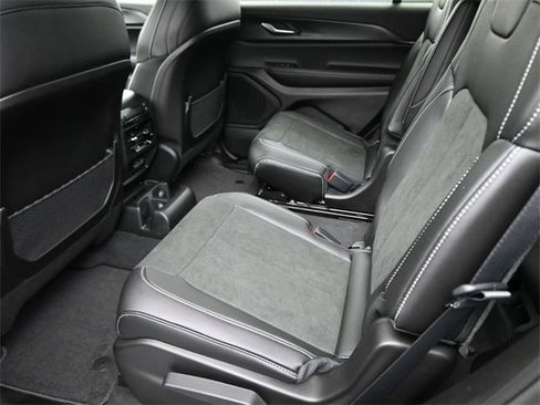 New 2025 Jeep Grand Cherokee L Altitude image 39