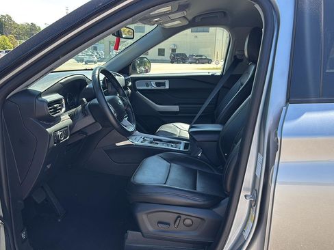 Used 2023 Ford Explorer Limited image 10