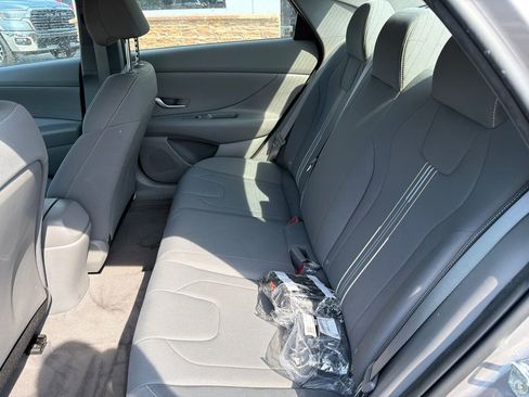 Used 2023 Hyundai Elantra SEL w/ Cargo Package FWD image 5