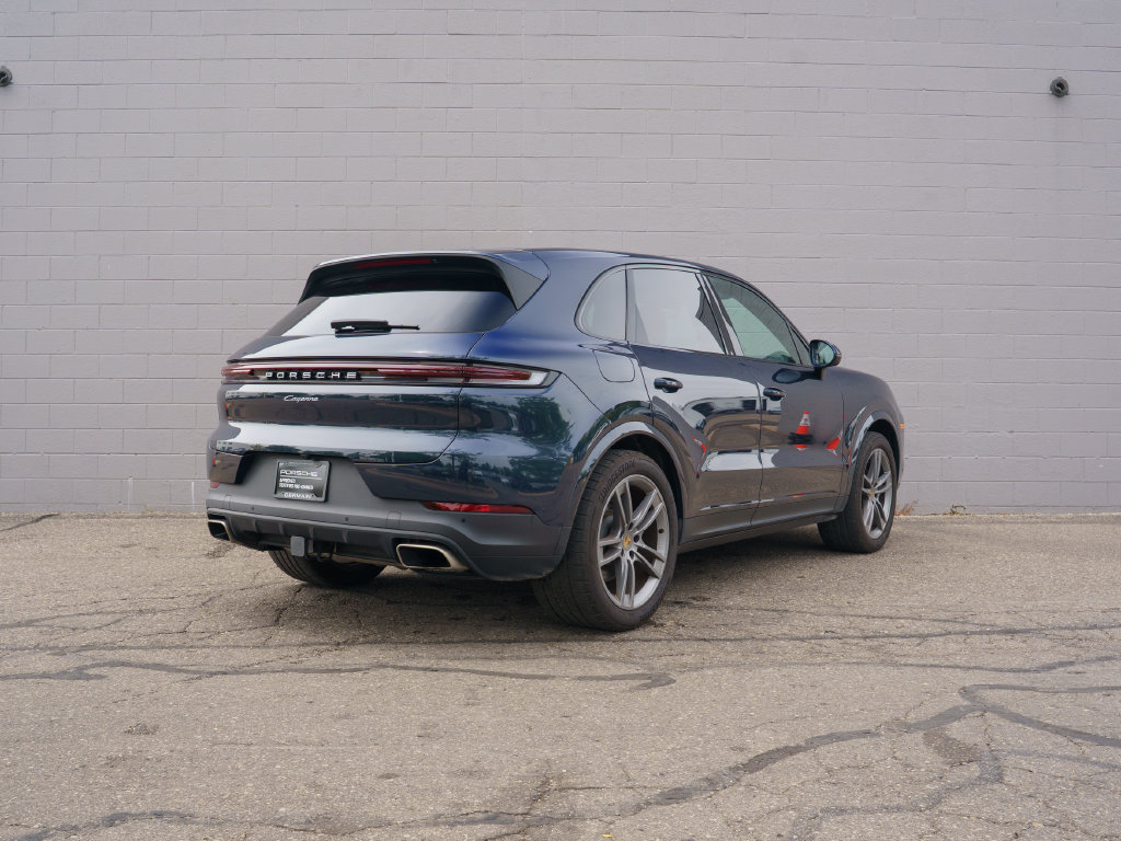 Used 2024 Porsche Cayenne AWD/4WD image 7