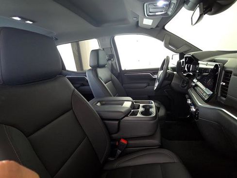 Used 2026 GMC Sierra 1500 SLT AWD/4WD image 11