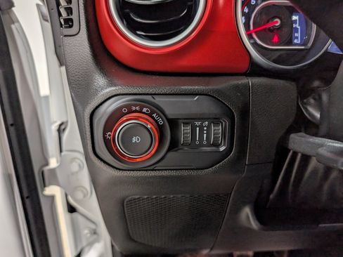 Used 2022 Jeep Wrangler Unlimited Rubicon AWD/4WD image 22