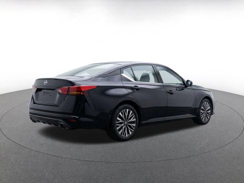 Used 2025 Nissan Altima 2.5 SV FWD image 9