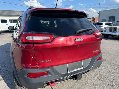 Used 2015 Jeep Cherokee Trailhawk AWD/4WD image 10