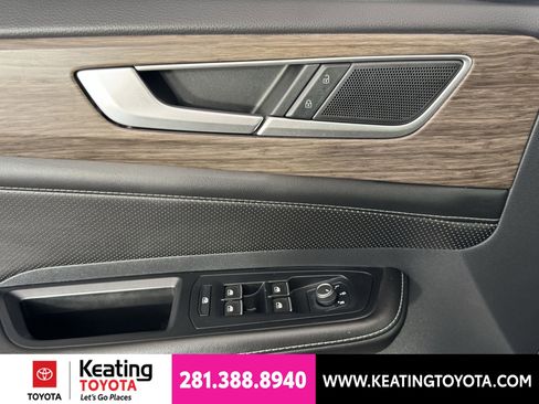 Used 2025 Volkswagen Atlas SEL AWD/4WD image 12