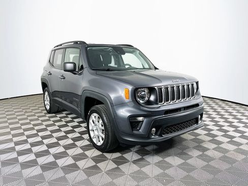 Used 2022 Jeep Renegade Latitude w/ Convenience Group AWD/4WD image 2