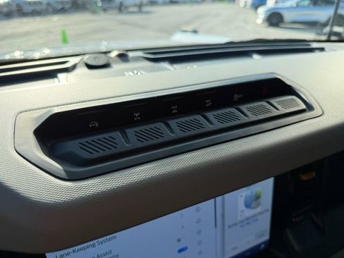 Used 2023 Ford Bronco Badlands image 28