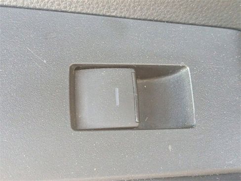 Used 2023 Toyota Highlander LE image 25