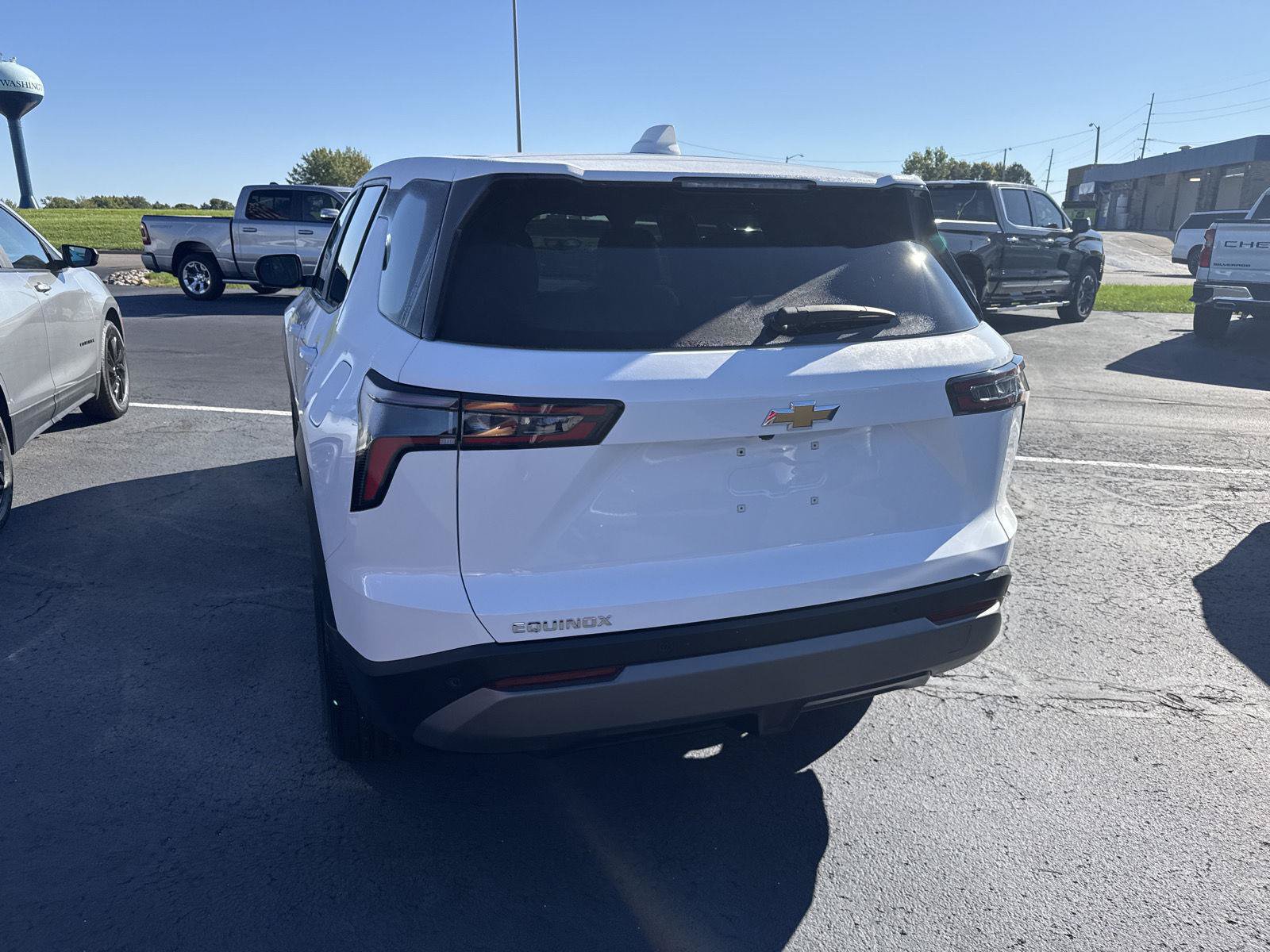 Used 2026 Chevrolet Equinox LT FWD image 3