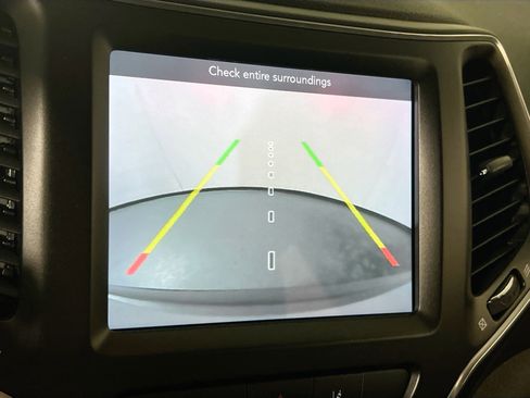 Used 2022 Jeep Cherokee Trailhawk w/ Premium Leather Package image 13