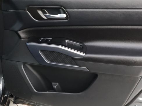 Used 2024 Nissan Pathfinder SL FWD image 16