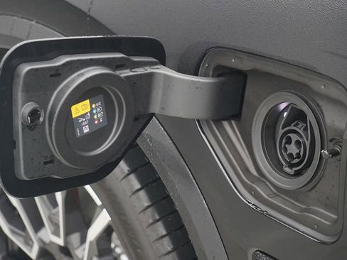 New 2026 BMW X5 xDrive50e w/ M Sport Package image 6