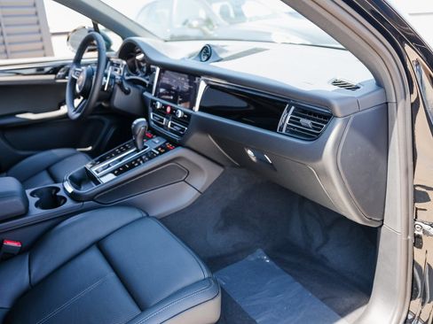 Certified 2026 Porsche Macan S image 27