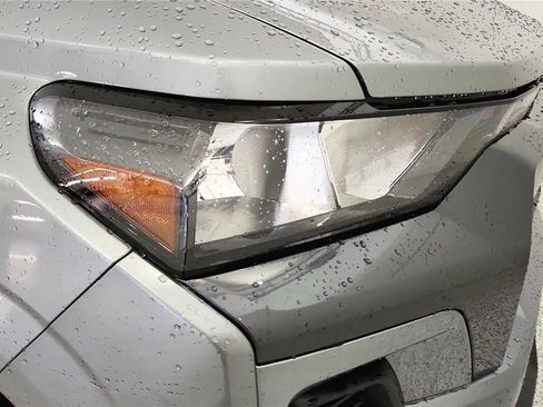 Used 2025 Chevrolet Colorado LT AWD/4WD image 15