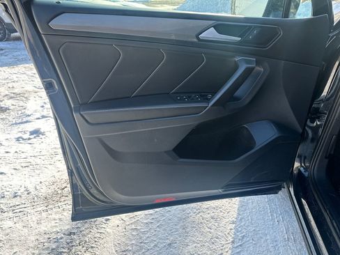 Certified 2022 Volkswagen Tiguan SE w/ Panoramic Sunroof Package image 5