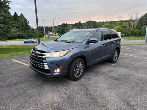 Used 2019 Toyota Highlander XLE AWD/4WD image 7