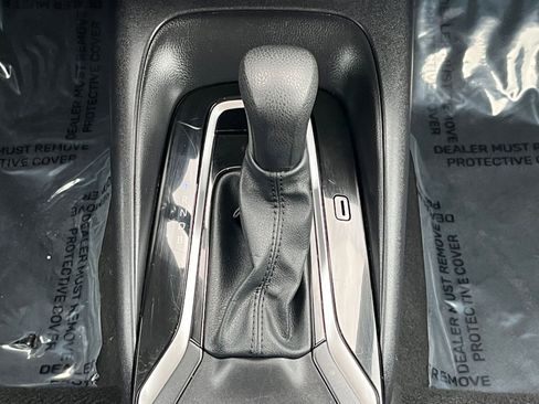 Used 2025 Toyota Corolla LE image 38