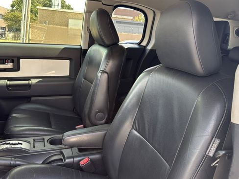 Used 2012 Toyota FJ Cruiser 2WD w/ Upgrade Pkg image 30