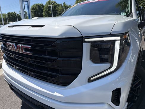 Used 2023 GMC Sierra 1500 Elevation AWD/4WD image 6