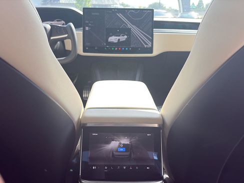 Used 2022 Tesla Model S Plaid AWD/4WD image 24