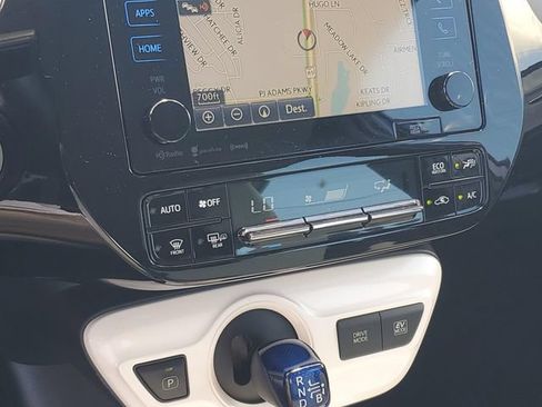 Used 2018 Toyota Prius Three Touring FWD image 22