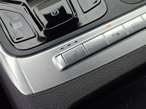 Used 2025 Kia Carnival EX FWD image 38