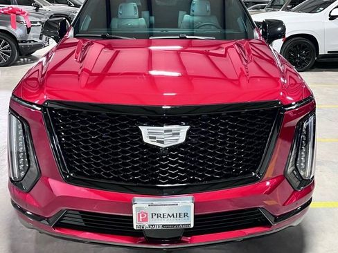 Used 2026 Cadillac Escalade Platinum Sport w/ LPO, ONYX Package image 11