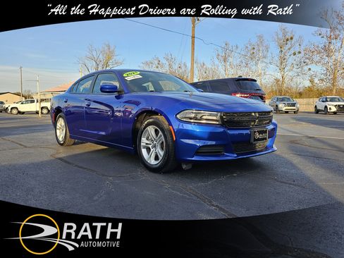 Used 2021 Dodge Charger SXT w/ Leather Interior Group image 4