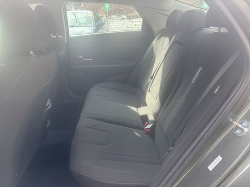 Used 2025 Hyundai Elantra SEL image 39