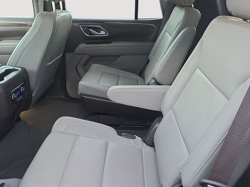 Used 2022 Chevrolet Tahoe LT w/ Luxury Package image 3