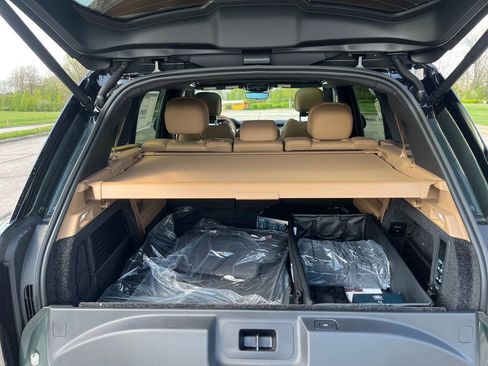 New 2026 Land Rover Range Rover Long Wheelbase SE AWD/4WD image 19