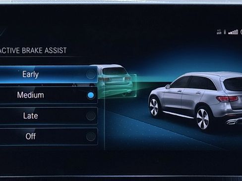 Used 2021 Mercedes-Benz GLC 300 4MATIC w/ AMG Line image 99