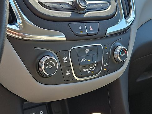 Used 2024 Chevrolet Equinox LS image 15