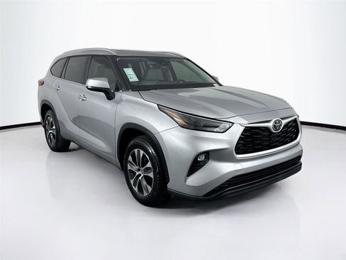 Certified 2023 Toyota Highlander XLE image 10