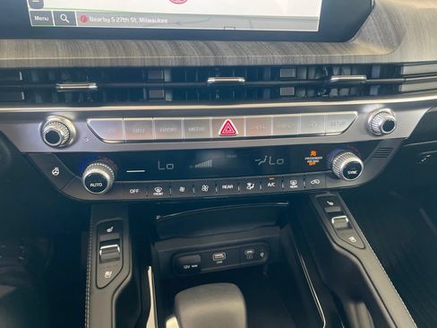 Certified 2025 Kia Telluride EX w/ EX Captain's Chair Package AWD/4WD image 57